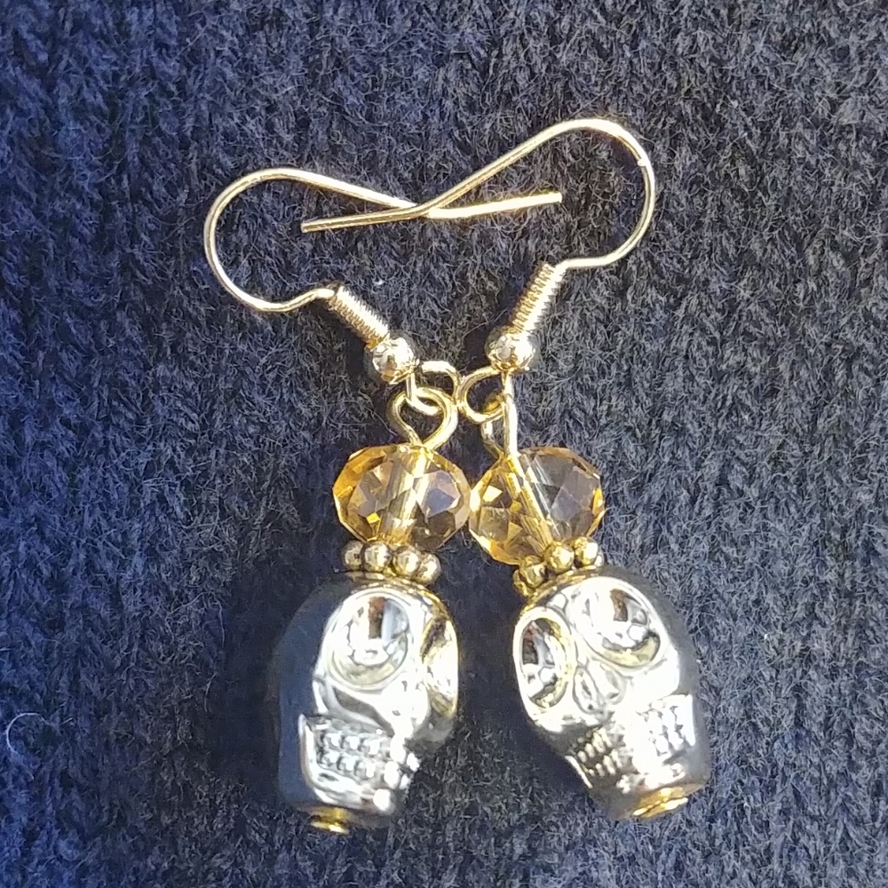 Skull head earrings